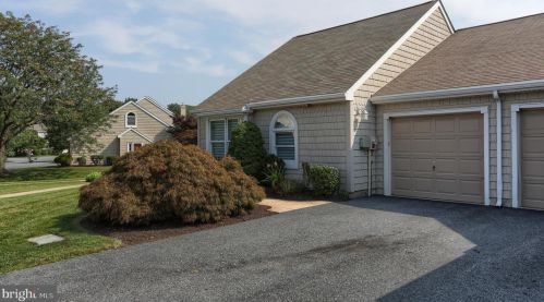 281 Crescent Dr, Swatara PA  17033-2335 exterior