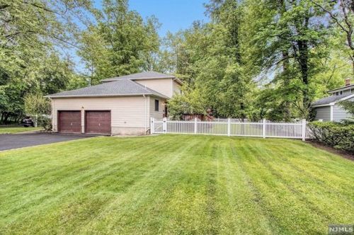 70 Beacon St, Haworth, NJ 07641-1902