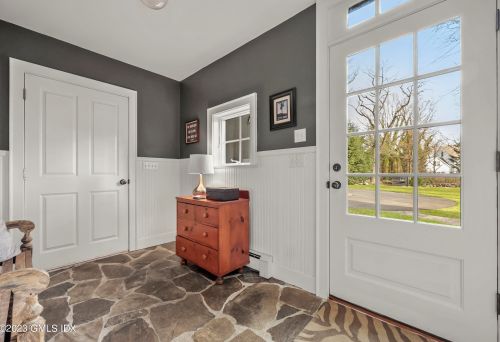 258 Riverside Ave, Riverside CT  06878-2315 exterior