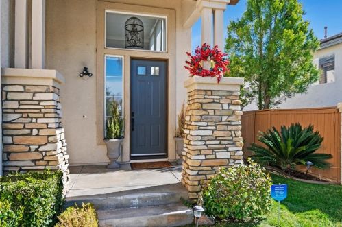 26526 Cardinal Dr, Santa Clarita, CA 91387-6317
