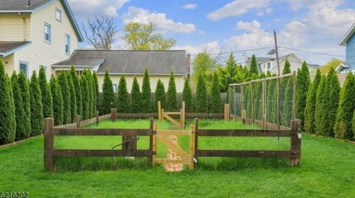 211 Seneca Pl, Westfield NJ  07090-4335 exterior