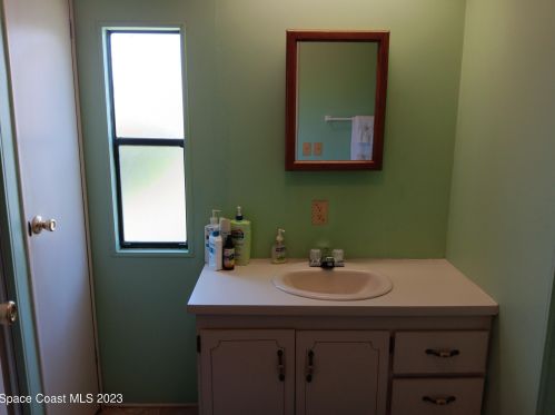 901 Bougainvillea Cir, Sebastian FL  32976-7688 exterior