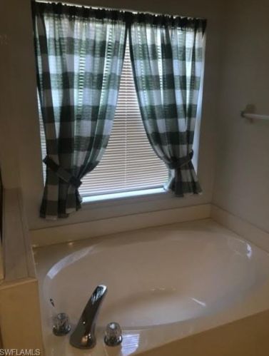 904 Belville Blvd, Naples FL  34104-6566 exterior