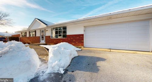 1459 Laurel Ln, Macungie, PA 18062-9434