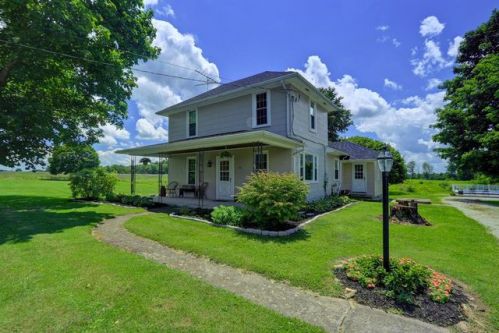 98 Martinsville Rd, Blanchester, OH 45107-9737