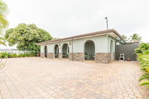 781 46th St, Hialeah, FL 33013-1947