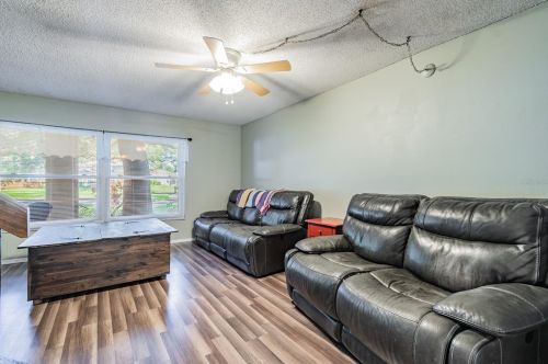 14677 Pine Glen Cir, Lutz FL  33559-3289 exterior