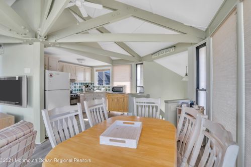 406 Eisenhower Ave, Pelican Island NJ  08751-1625 exterior