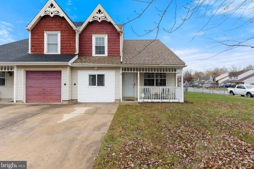 2 Berks Ct, New Castle, DE 19720-3752