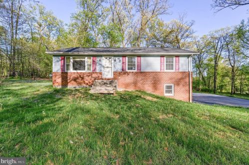 6500 Potter Ct, Spring Grove, PA 17362-8223