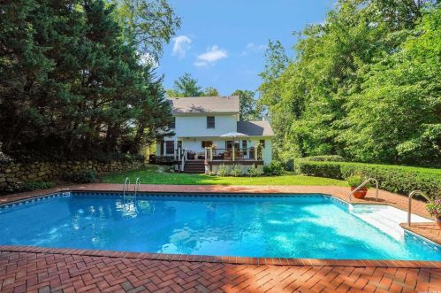 10 Deauville Ct, Northport NY  11768-2156 exterior