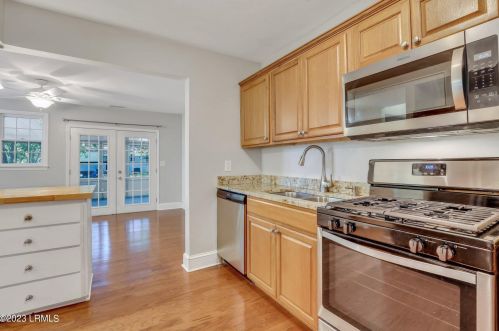 2704 Oaklawn St, Beaufort SC  29902-4335 exterior