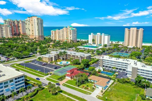 910 Seagrape Dr, Marco Island, FL 34145-6216