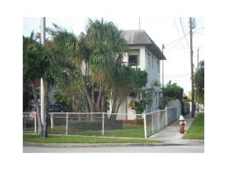 1990 Curtiss Dr, Hialeah, FL 33010-2740