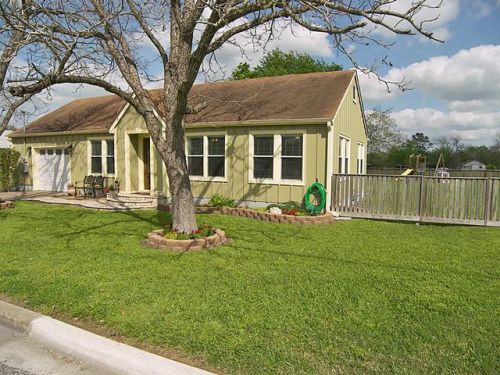 506 Mechanic St, Borden, TX 78962-1314