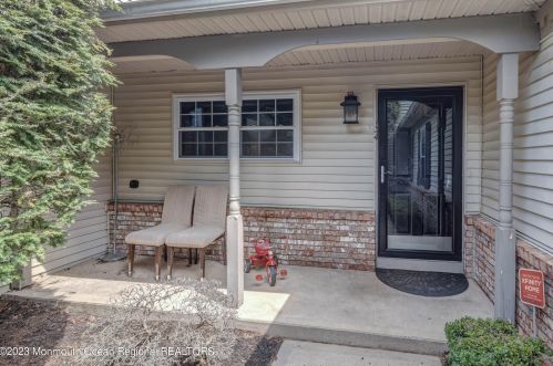 134 Gettysburg Ln, Holmdel Village, NJ 07733-1066