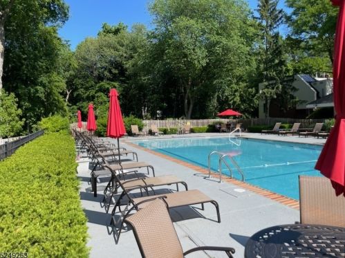 1 Durar Ave, Ridgewood NJ exterior