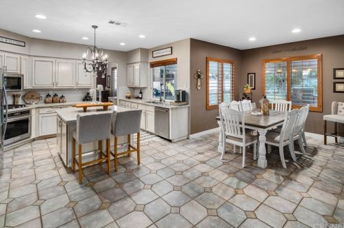 42240 Ridge View Dr, Lancaster CA 93536-7382 exterior