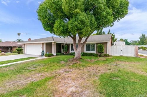 9809 Calle Esplanade, Riverside, CA 92503-6202