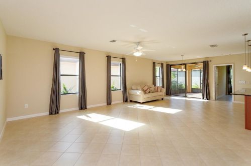 2906 Casabella Dr, Kissimmee, FL 34744-4142
