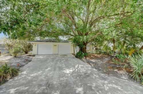 1301 Vizcaya Cir, Palm City, FL 34990-1962
