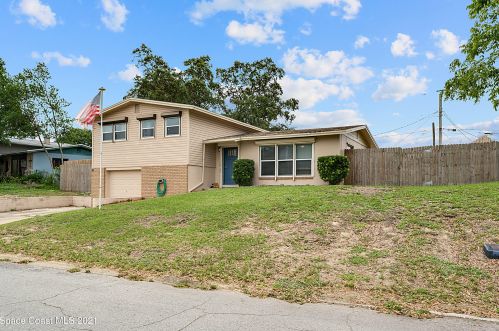 1423 Brook Dr, Titusville, FL 32780-4313