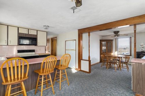 59 Grinnell Ave, Tiverton RI  02878-1901 exterior