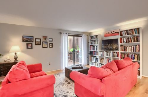 704 Timberglen Dr, Imperial, PA 15126-9221