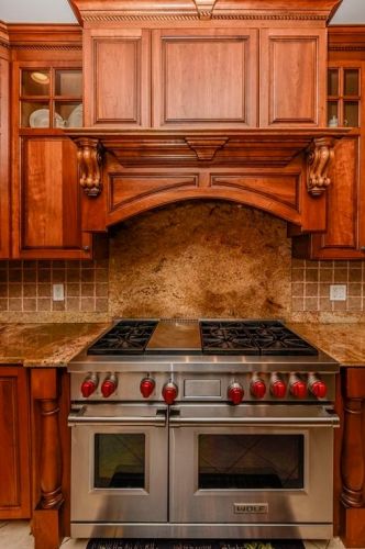 51 Hastings Rd, Dedham MA 02026-5407 exterior