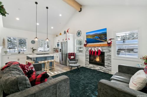 2429 Blitzen Rd, South Lake Tahoe, CA 96150-5193