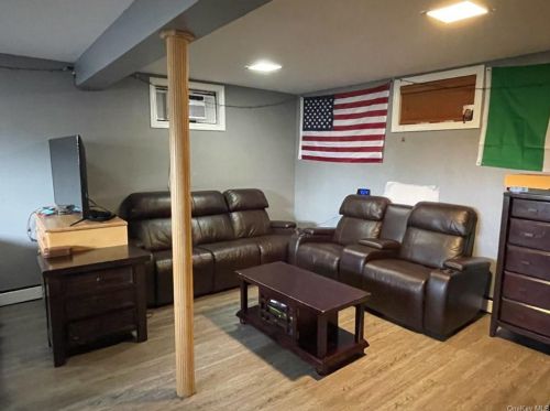 2 Frado Ct, Stony Point NY  10980-1004 exterior