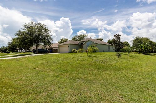 8775 103rd Ct, Vero Beach, FL 32967-3238