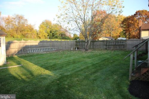 5 Calwell Dr, New Castle, DE 19720-4211