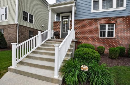 125 3rd St, Oakmont, PA 15139-2169