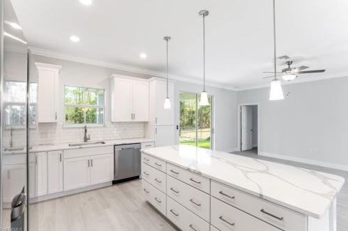 4011 8th Ave, Naples, FL 34117-9102