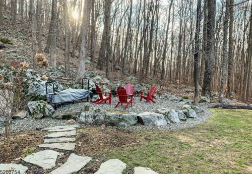 11 Cedar Ct, Hackettstown NJ  07840-2850 exterior