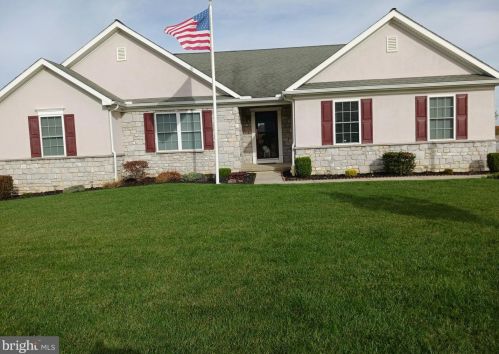 30 Centre Ct, Red Lion PA  17356-8949 exterior
