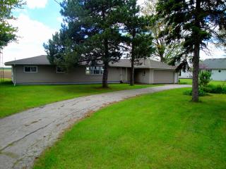 5105 Keller Rd, Walbridge, OH 43465-9752