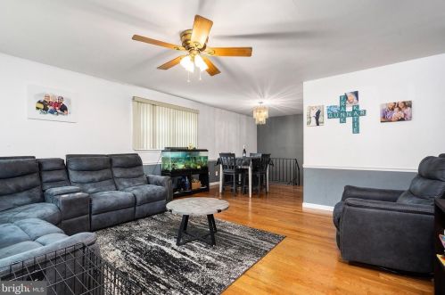 2 Glenview Dr, Riverton, NJ 08077-2136