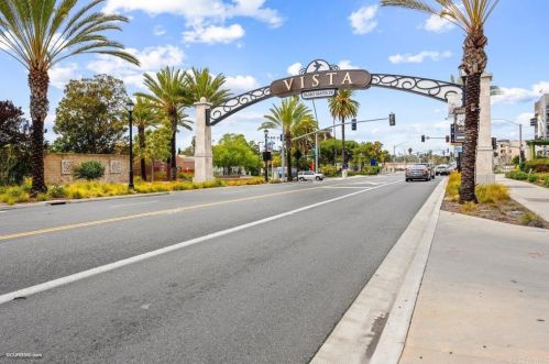 990 Marlin Dr, Vista, CA 92084-5659