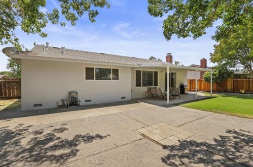 1429 Montclair Dr, Modesto CA  95350-0647 exterior