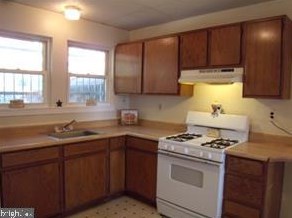 1130 Ridge Rd, Boothwyn, PA 19061-3916