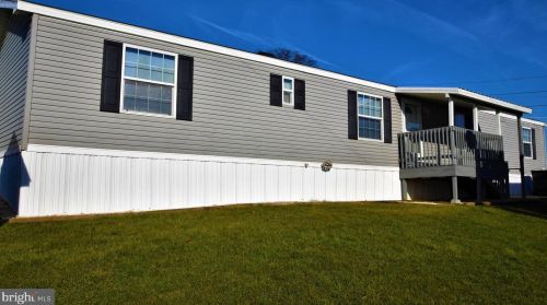 282 Pfautz Hill Rd, Schoeneck, PA 17578-9702