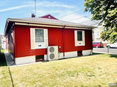 36 Hiram Pl, East Newark, NJ 07029-1522