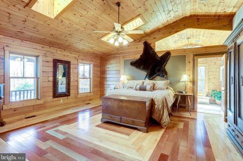 3714 Mountain Rd, Haymarket VA  20169-1739 exterior