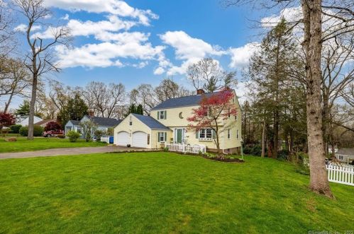 18 Hillcrest Rd, Manchester, CT 06043-7226