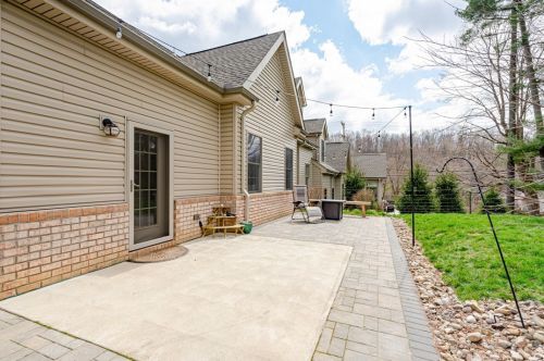 103 Elm St, Imperial PA  15126-1105 exterior