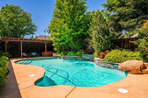 416 Southbury Ln, Chico CA  95973-8230 exterior