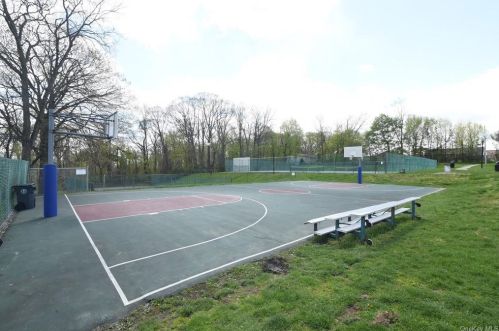 413 Woodland Hl Rd, White Plains NY  10603-3135 exterior