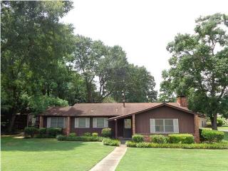 702 Sandhurst Dr, Montgomery, AL 36109-4816